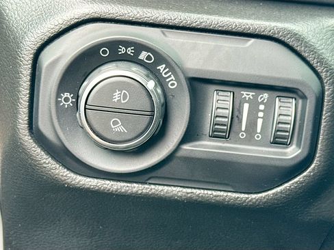 Used 2022 Jeep Gladiator Mojave AWD/4WD image 11