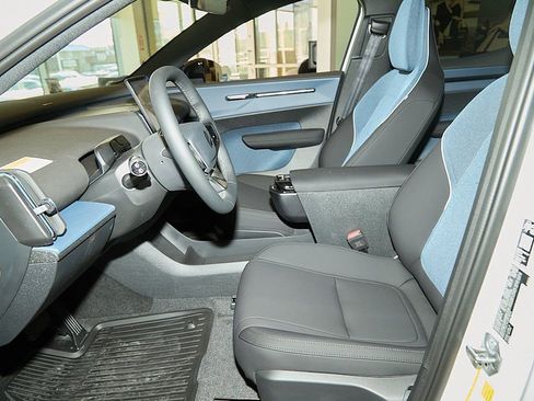 New 2026 Volvo EX30 Plus w/ Climate Package image 11