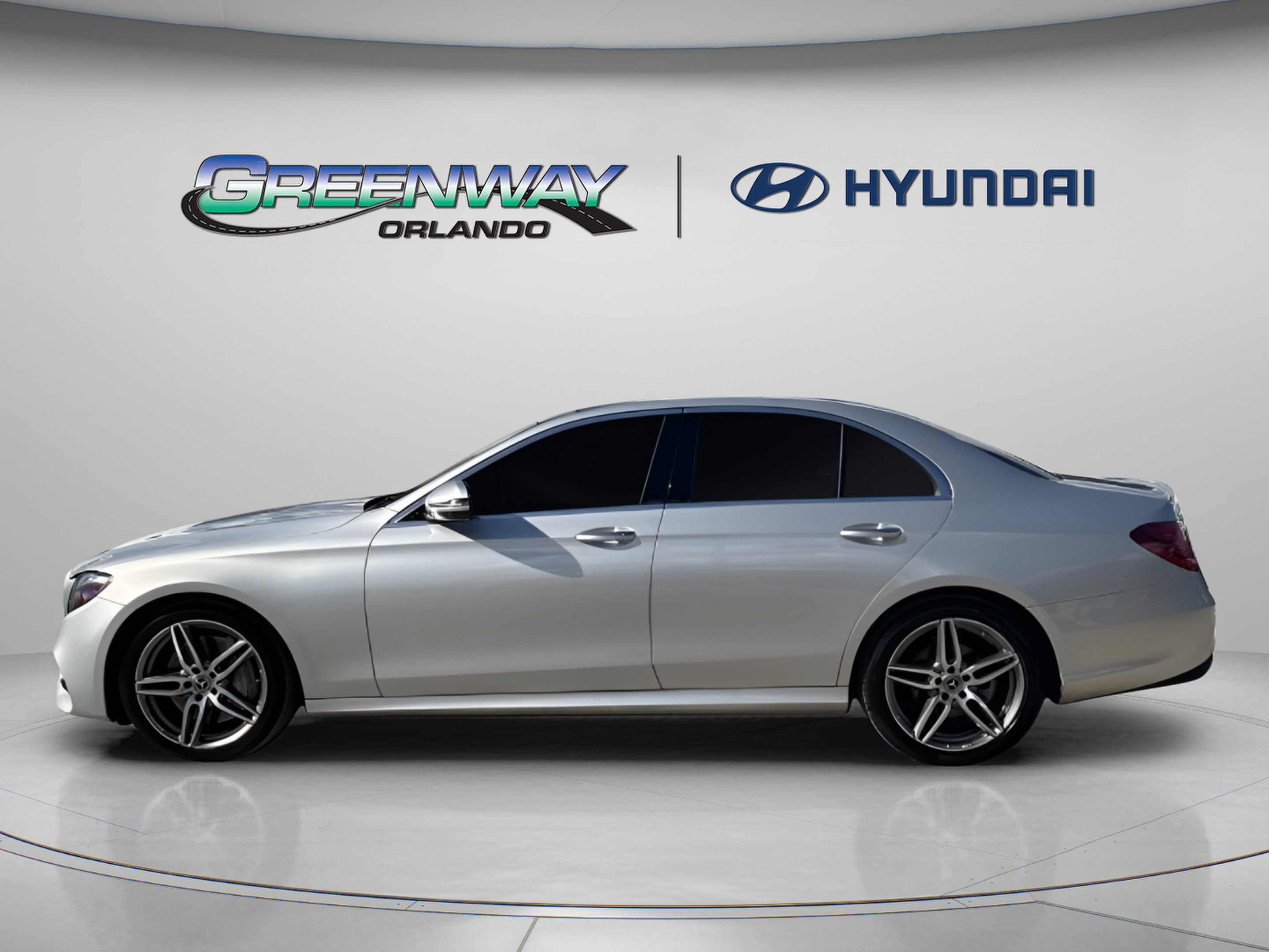 Used 2020 Mercedes-Benz E 350 4MATIC Sedan image 4