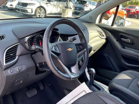 Certified 2022 Chevrolet Trax LT w/ Driver Confidence Package image 13