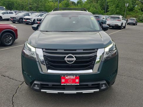 Used 2022 Nissan Pathfinder SL AWD/4WD image 2