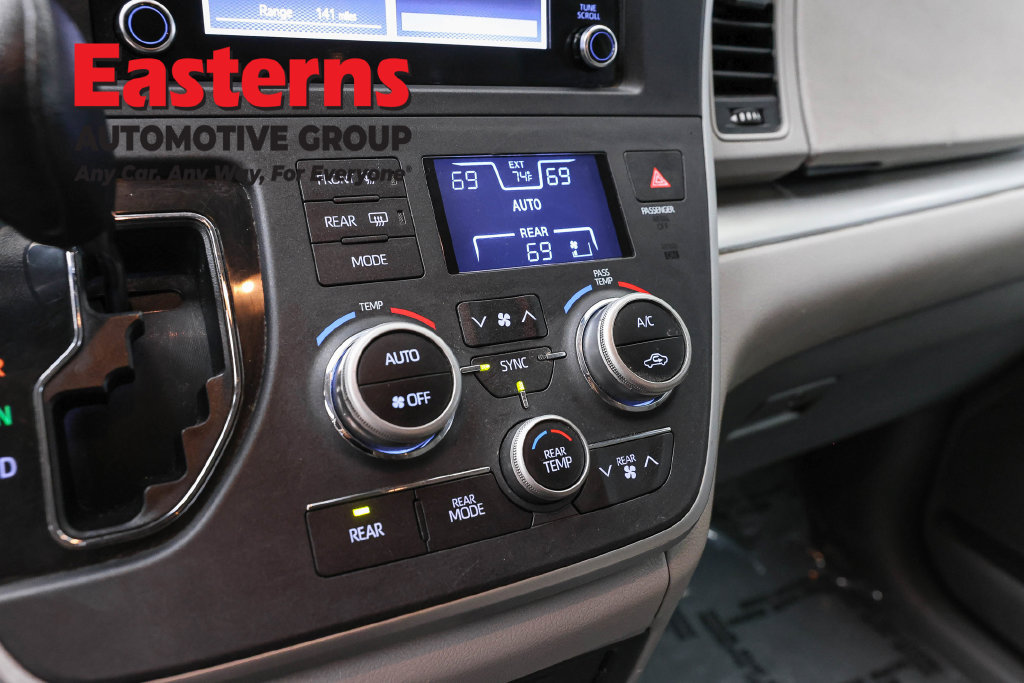 Used 2020 Toyota Sienna L FWD image 20