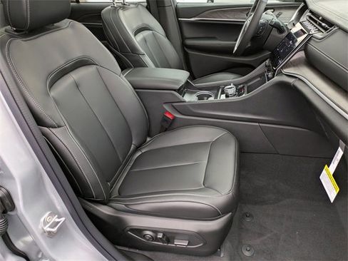 New 2025 Jeep Grand Cherokee Limited w/ Trailer Tow Package image 30