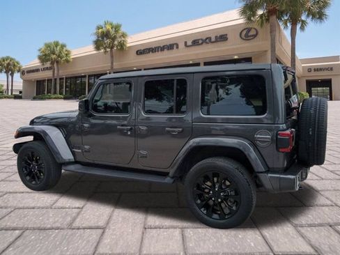 Used 2021 Jeep Wrangler Unlimited Sahara AWD/4WD image 6