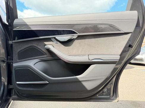 Used 2020 Audi S8 L image 24