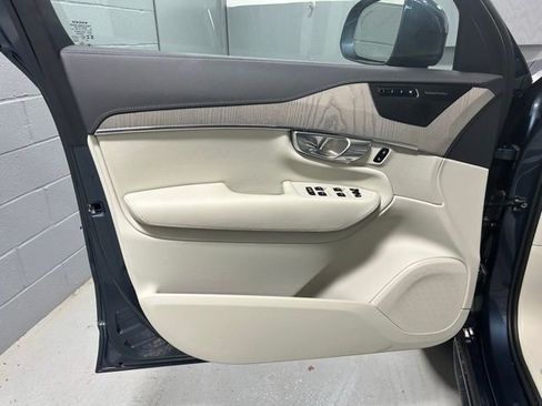 Used 2025 Volvo XC90 B5 Ultra image 8