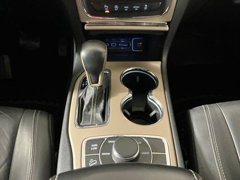 Used 2017 Jeep Grand Cherokee Limited AWD/4WD image 12