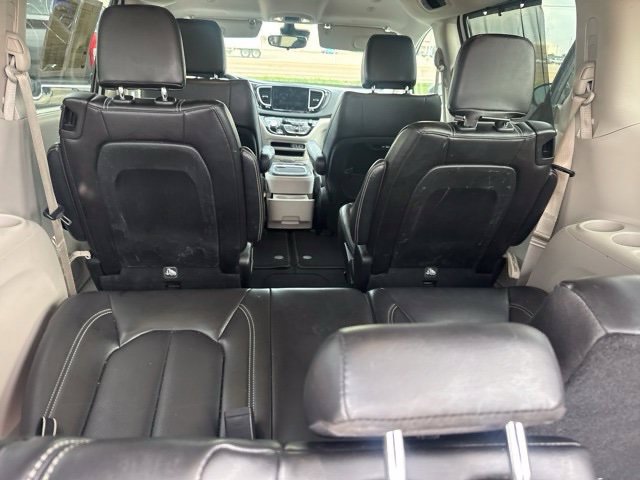 Used 2024 Chrysler Pacifica Touring-L FWD image 7