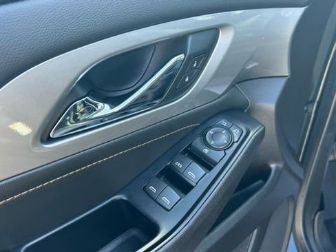 Used 2019 Chevrolet Traverse LT w/ LT Premium Package AWD/4WD image 14