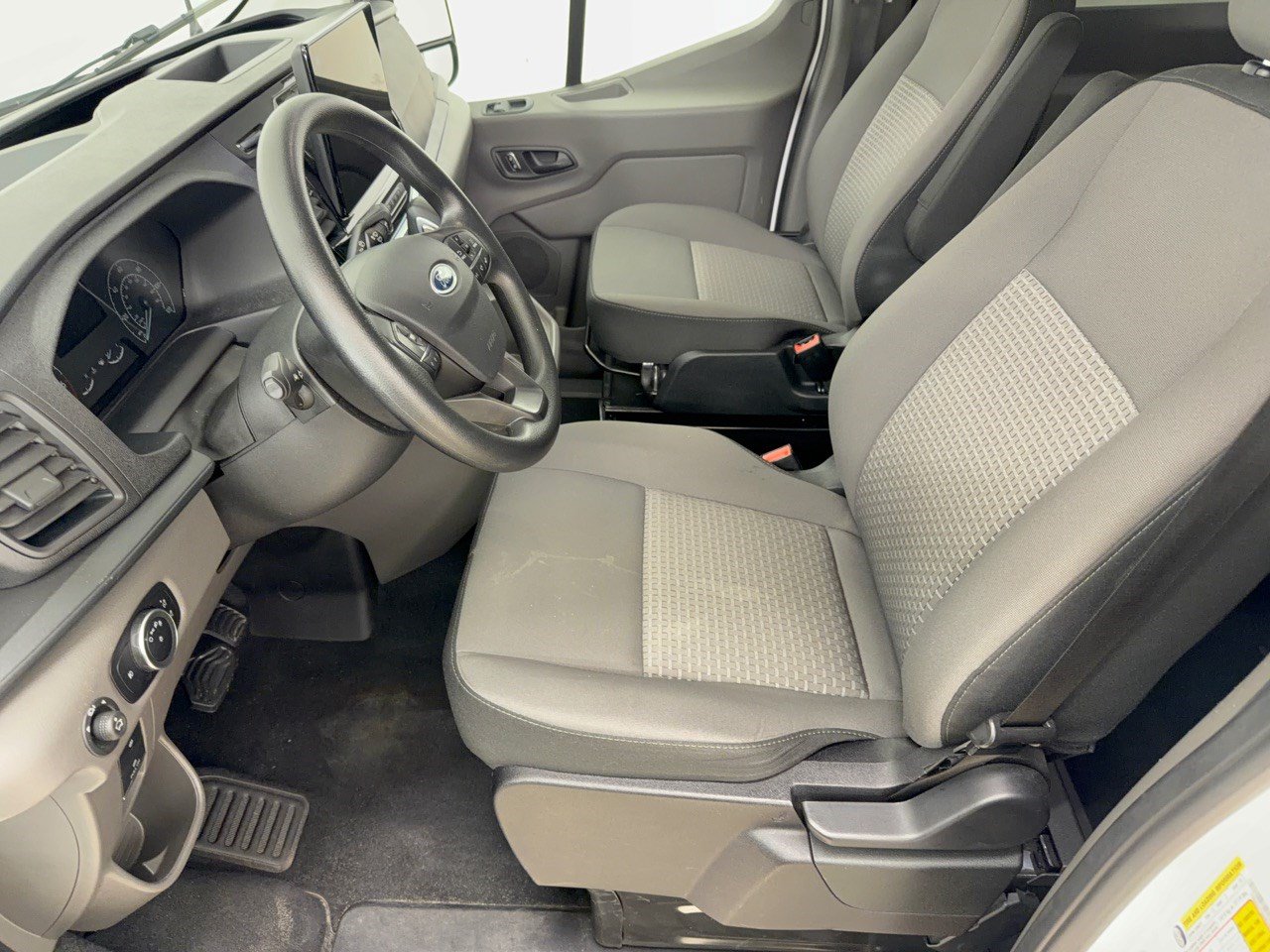 Used 2025 Ford Transit 350 XLT RWD image 5