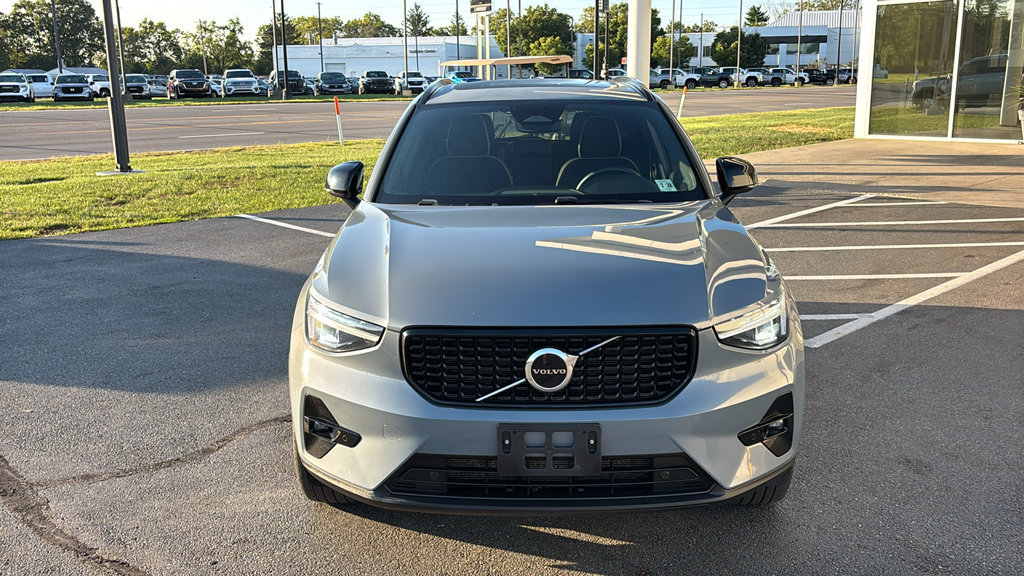 Certified 2023 Volvo XC40 B5 Plus w/ Climate Package AWD/4WD image 4