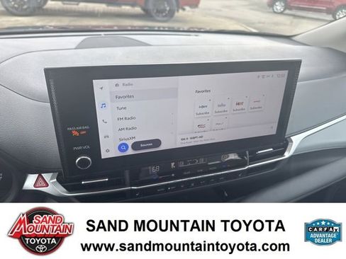 Used 2025 Toyota Sienna XLE image 25