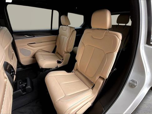 Used 2023 Jeep Grand Cherokee L Limited image 21