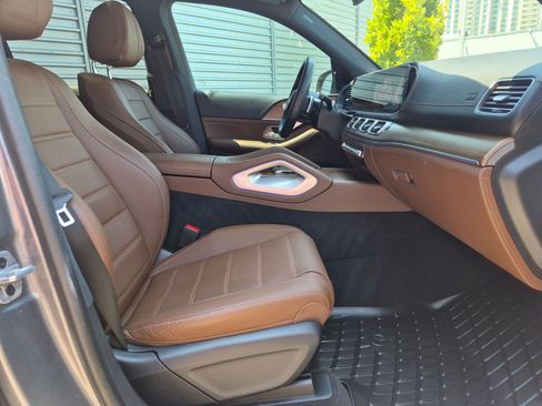 Used 2024 Mercedes-Benz GLS 580 4MATIC image 29