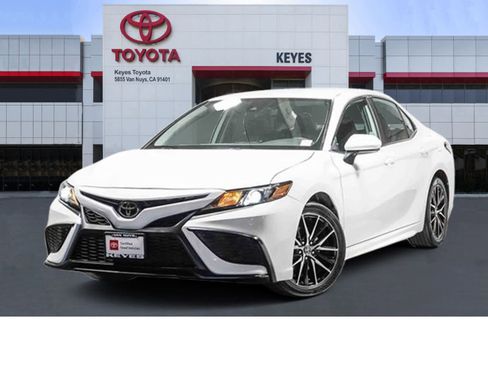 Certified 2023 Toyota Camry SE image 1