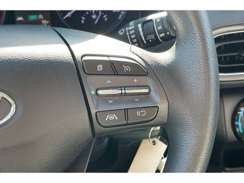 Used 2022 Hyundai Kona SE image 34