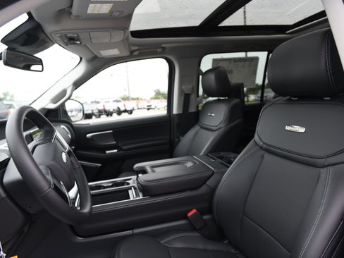 New 2026 Ford Expedition Platinum w/ Driver's Package AWD/4WD image 17