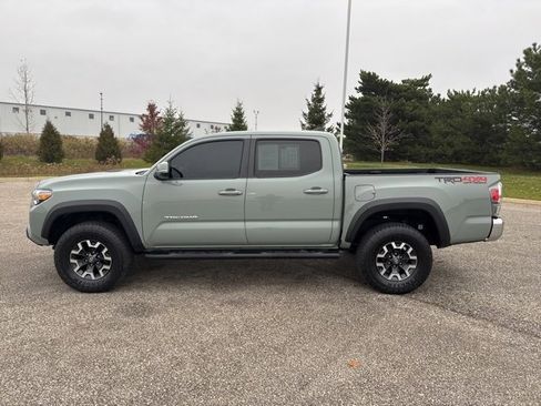 Used 2023 Toyota Tacoma TRD Off-Road image 8