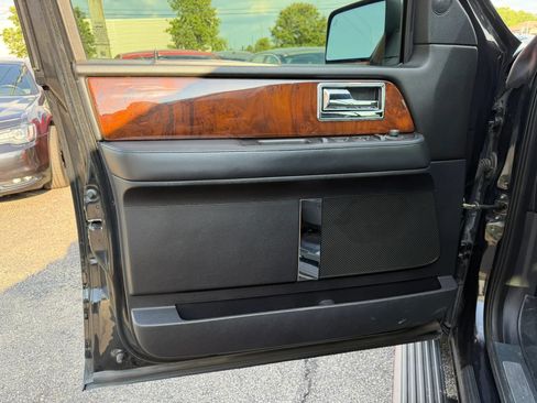 Used 2015 Lincoln Navigator 4WD image 12