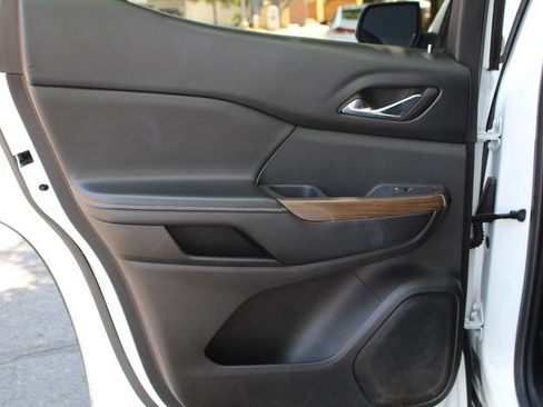 Used 2018 GMC Acadia SLE FWD image 13