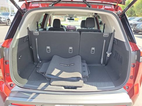 New 2026 Nissan Pathfinder SL FWD image 14
