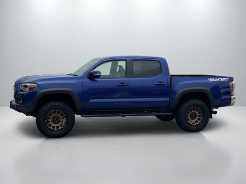 Certified 2022 Toyota Tacoma TRD Off-Road AWD/4WD image 8