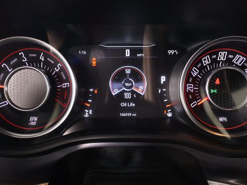 Used 2016 Dodge Challenger SXT RWD image 4