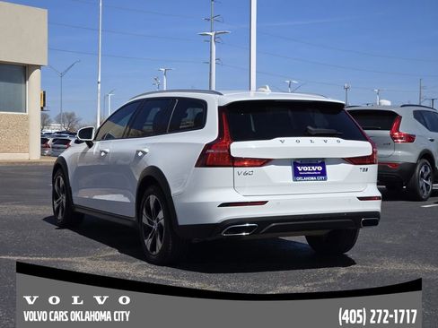 Used 2020 Volvo V60 T5 Cross Country image 4