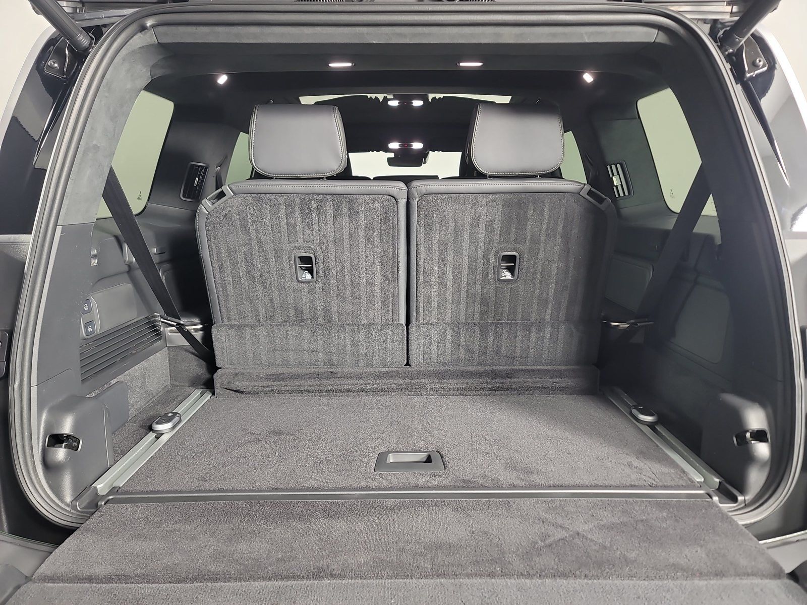 Used 2023 Rivian R1S Adventure Dual AWD/4WD image 15