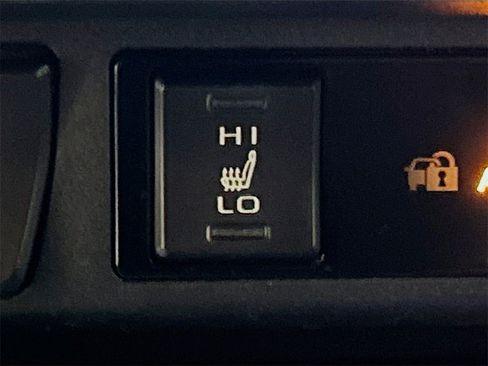 Used 2023 Toyota RAV4 SE image 17