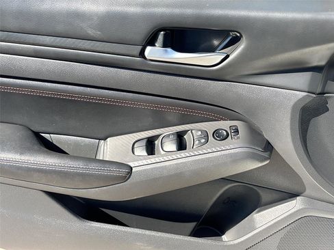 Used 2022 Nissan Altima 2.5 SR w/ Midnight Edition Package image 17