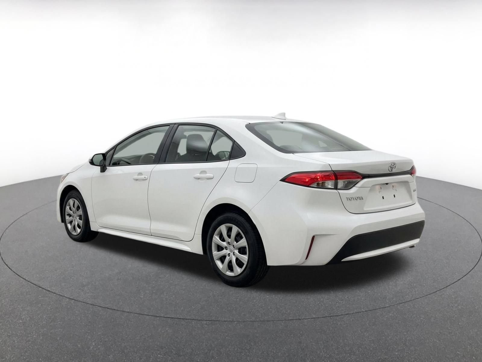 Used 2025 Toyota Corolla LE FWD image 6