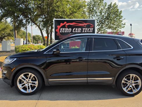 Used 2017 Lincoln MKC Reserve AWD/4WD image 2