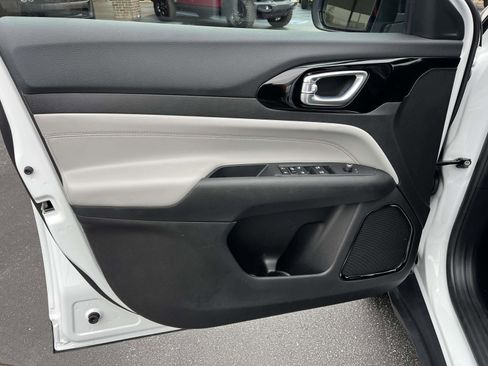 Certified 2025 Jeep Compass Limited image 15