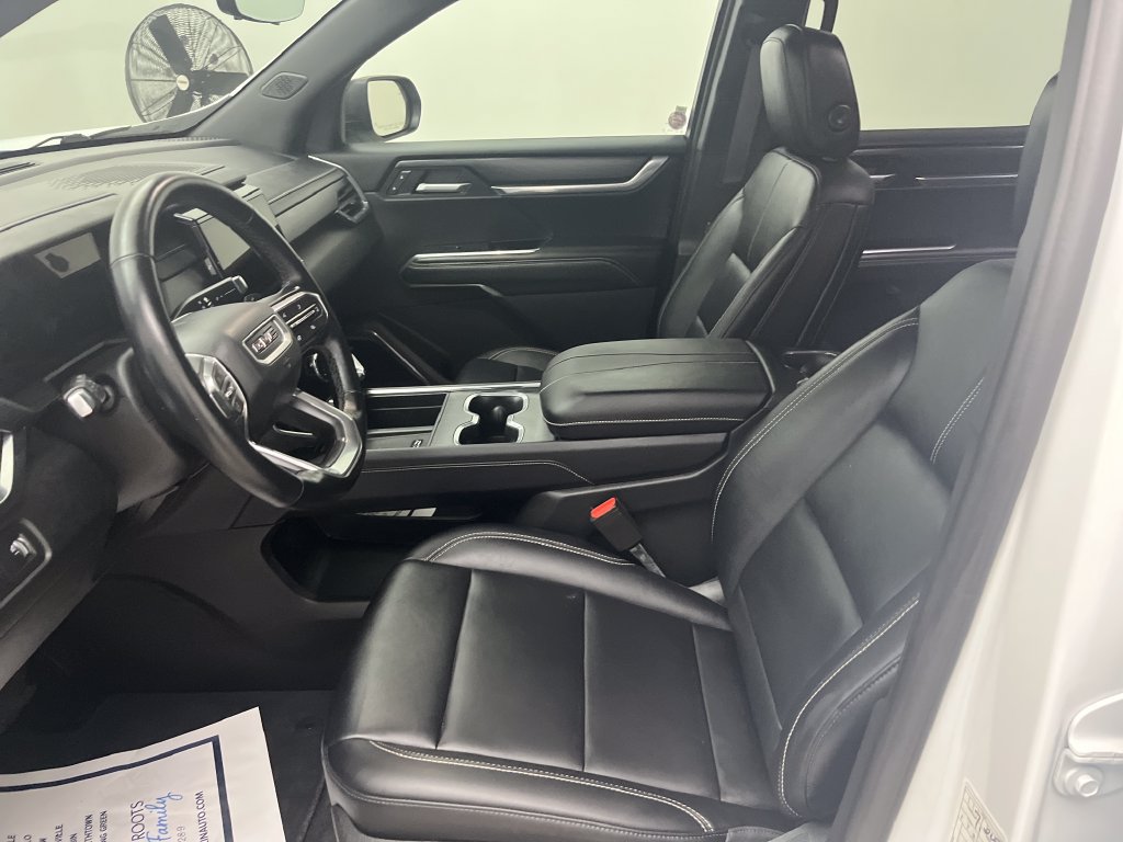 Used 2026 GMC Acadia Elevation w/ Elevation Premium Package FWD image 12