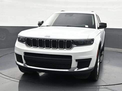 Used 2022 Jeep Grand Cherokee L Laredo w/ Luxury Tech Group I RWD image 9