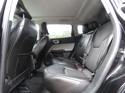 Used 2022 Jeep Compass Limited w/ Sun and Sound Group AWD/4WD image 19