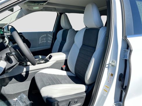 New 2025 Mitsubishi Outlander SE image 22