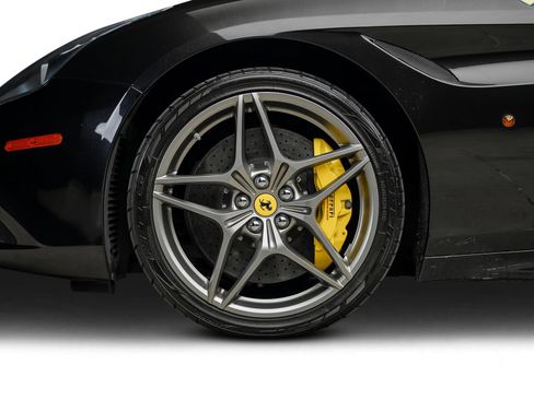 Used 2015 Ferrari California T RWD image 23
