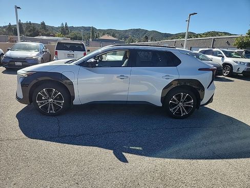 Used 2023 Toyota bZ4X Limited image 2