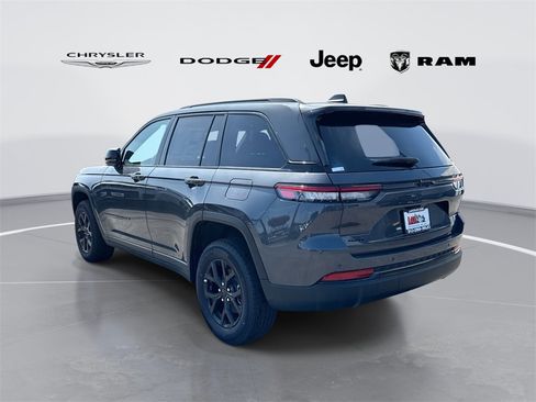 New 2024 Jeep Grand Cherokee Altitude image 5