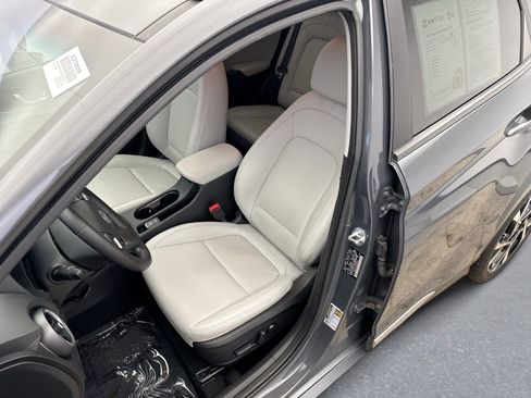 Used 2023 Hyundai Kona Limited w/ Cargo Package image 11