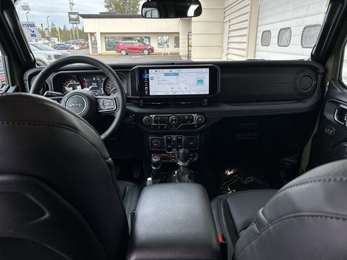 Used 2025 Jeep Wrangler Rubicon image 19