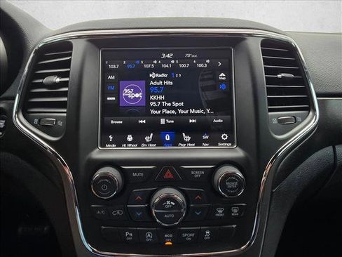 Used 2018 Jeep Grand Cherokee Laredo AWD/4WD image 11