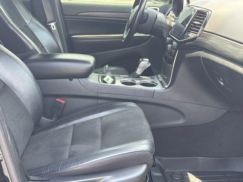 Used 2022 Jeep Grand Cherokee Laredo X RWD image 16