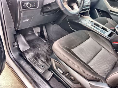 Used 2023 Ford Explorer XLT RWD image 3