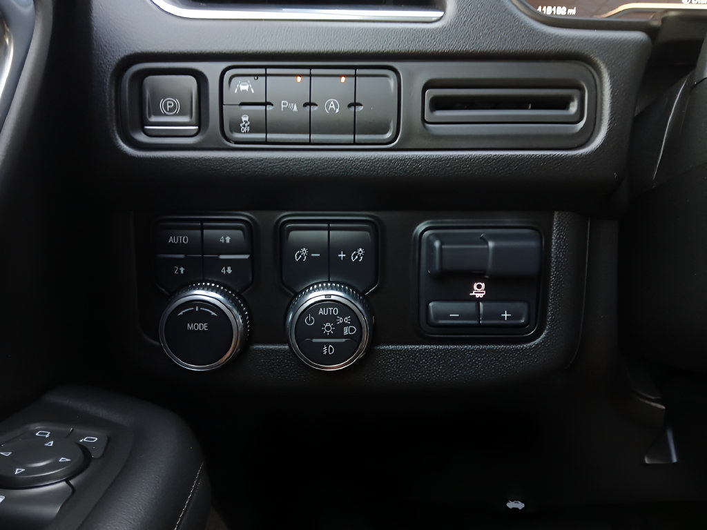 Used 2023 GMC Yukon XL SLE w/ Max Trailering Package AWD/4WD image 10