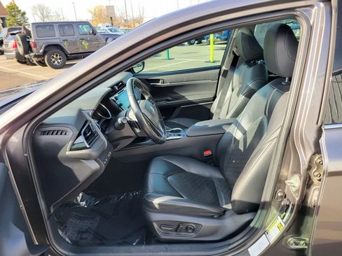 Used 2019 Toyota Camry XSE FWD image 2