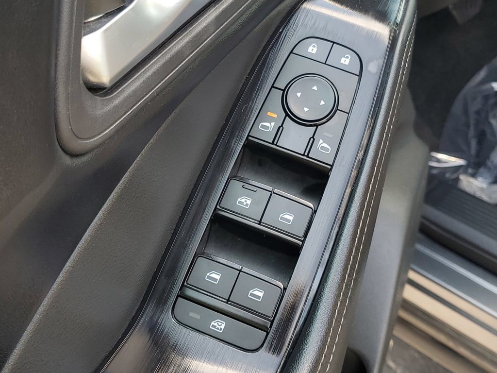 Used 2025 Nissan Rogue SV AWD/4WD image 23