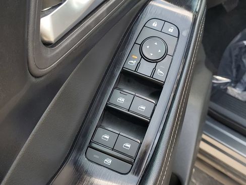 Used 2025 Nissan Rogue SV AWD/4WD image 23